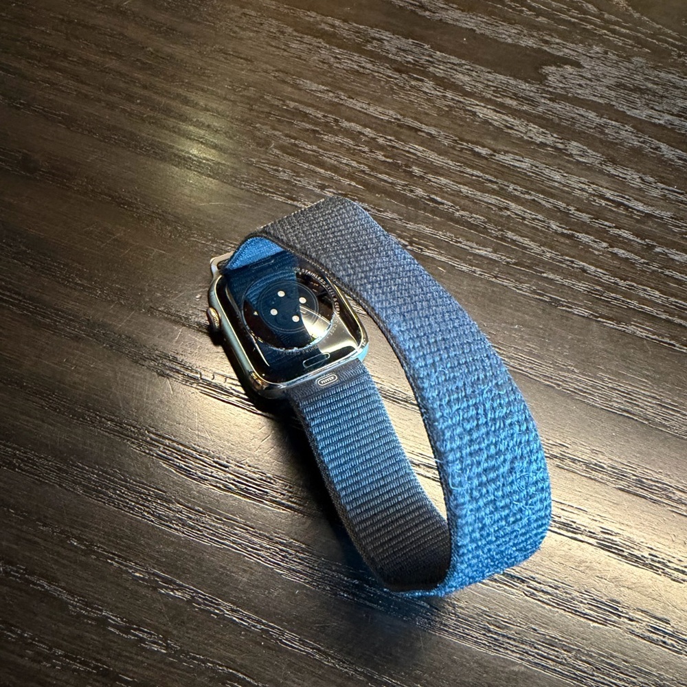 Apple Watch Series 7 (45mm) – Stainless Steel, GPS + Cellular - Picture 5 of 5